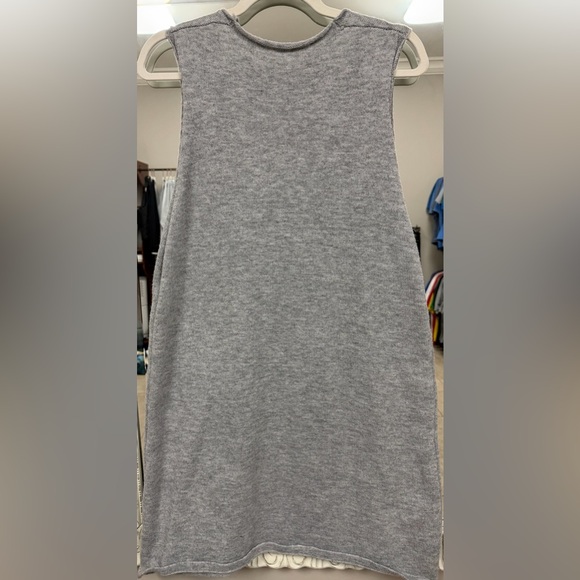 Elegant Gray Sleeveless Midi Dress - Picture 3 of 8